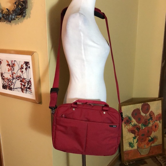 STM SWIFT Small Laptop Shoulder Bag Super-Plush Red & Gray Adjustable $69 NEW - Picture 2 of 16